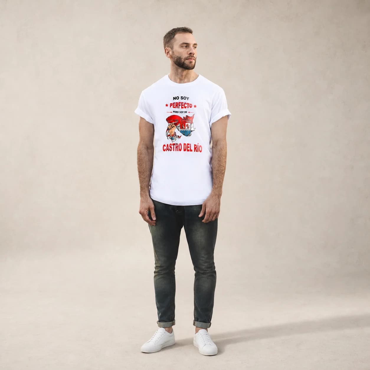 Camiseta blanca con diseño impreso a color