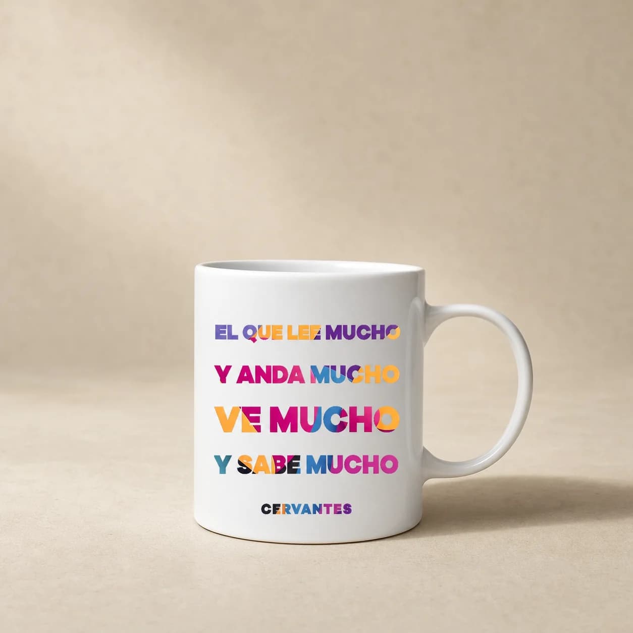 Taza blanca con texto impreso a color