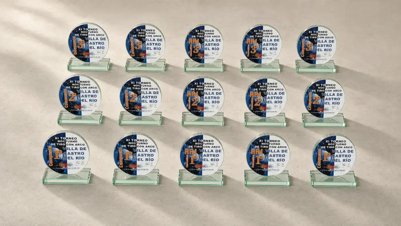 Trofeos de cristal impresos para un torneo deportivo